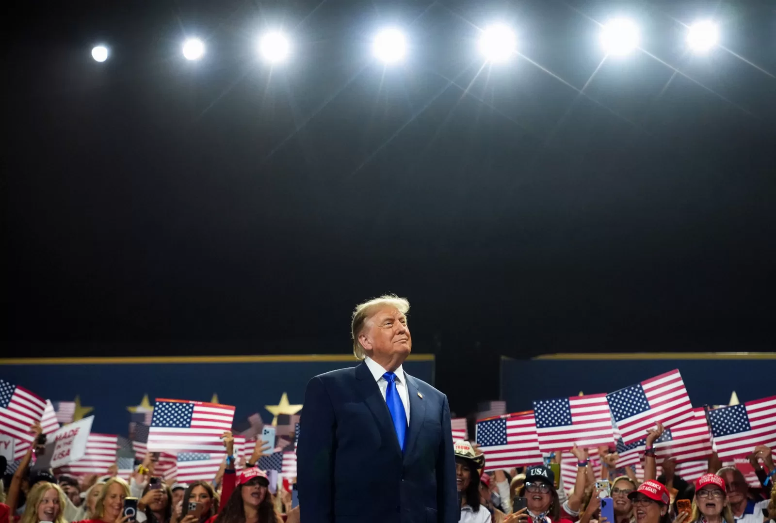 États-Unis : à l’approche des élections de mi-mandat, Donald Trump multiplie les promesses pour sauver les républicains